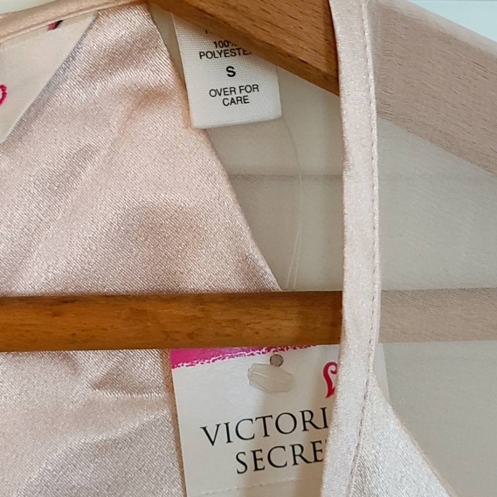 VICTORIA'S SECRET romantic robe - Picture 2 of 7